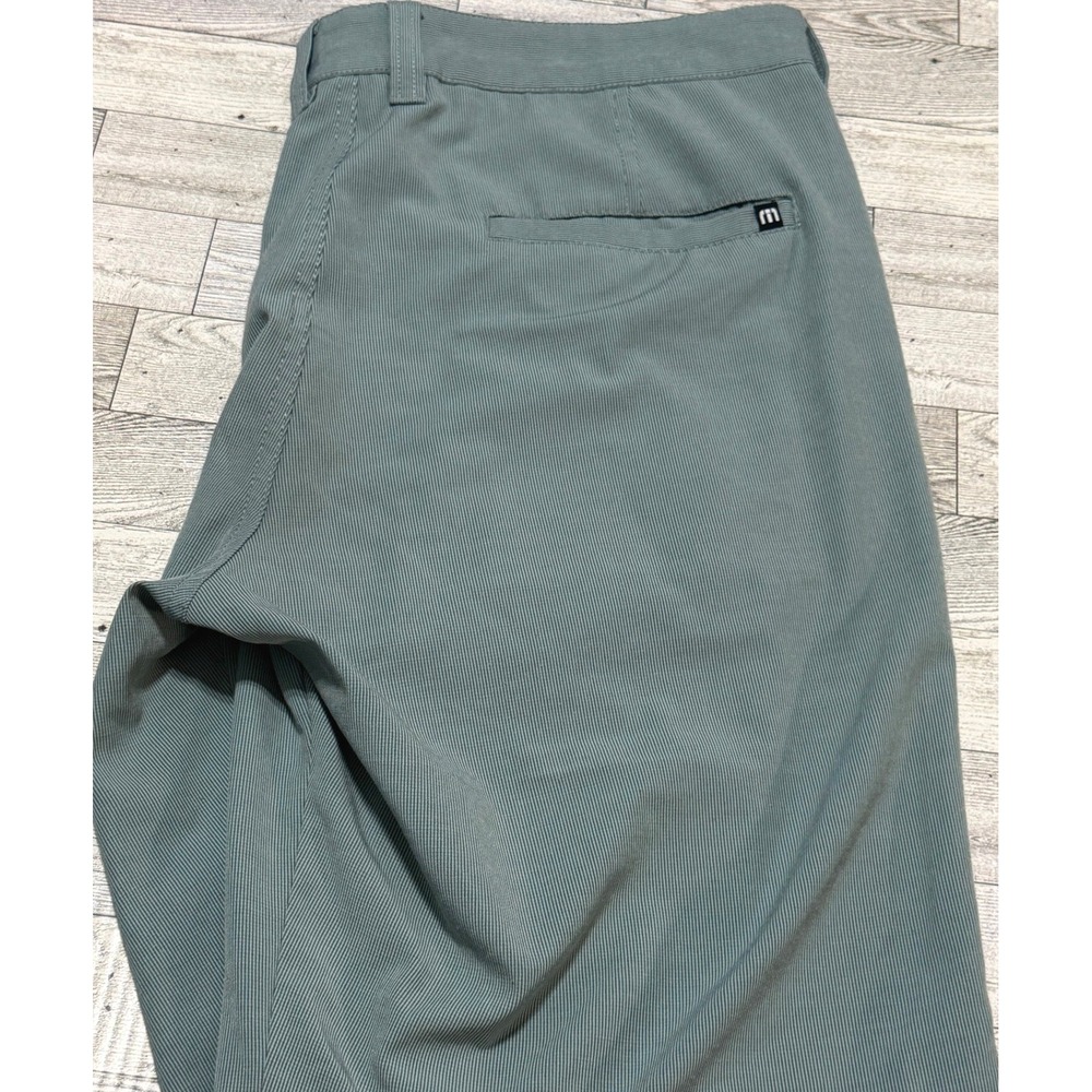 Travis Mathew Mens Golf Shorts Size 36 Green Striped Performance Stretch